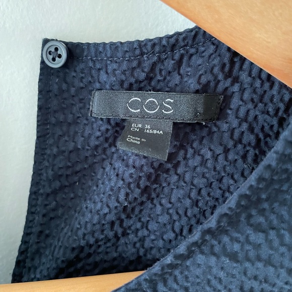 🍀 COS sleeveless top - Picture 3 of 4